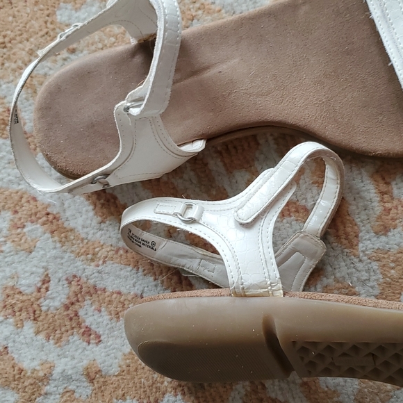 Sandals - Picture 4 of 4